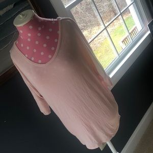Peachy pink flowy 3/4 sleeve. Rayon spandex- loose